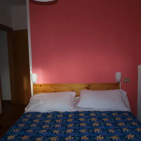 Della Luna Non E Un E Quello Che Cercavi Szálloda Claviere