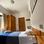 Otel Della Luna Non E Un E Quello Che Cercavi